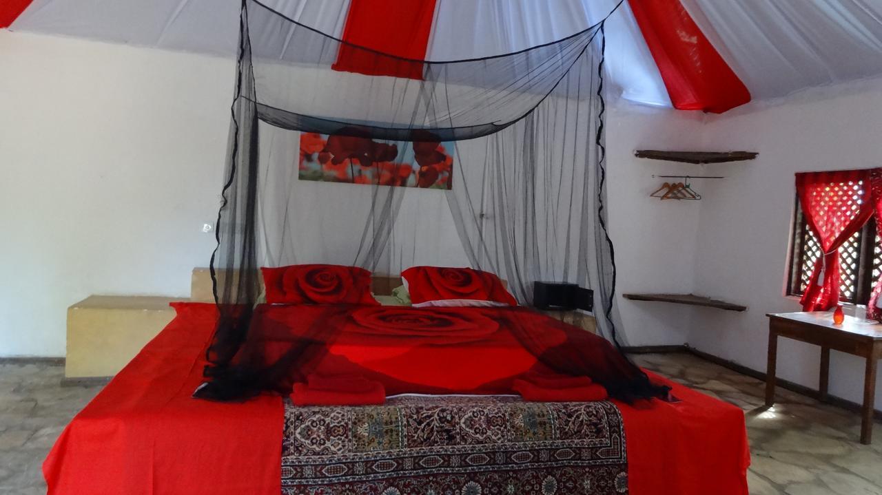 Gecko Nature Lodge Home Of Swahili Divers The Best Dive Center And Famous Gecko Restaurant Verani Ngoại thất bức ảnh